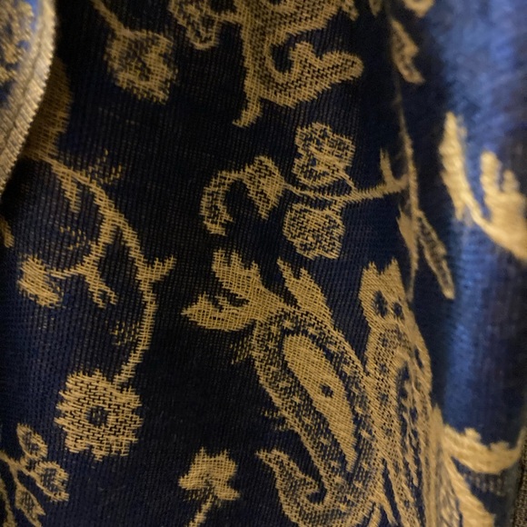 Womens wrap blue made in India, beautiful feel over a pretty blouse - Picture 2 of 2